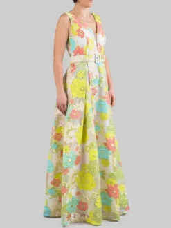 ABITO LUNGO REALIZZATO IN TULLE RICAMATO CON FIORI MULTICOLORE E CINTURA IN VITA