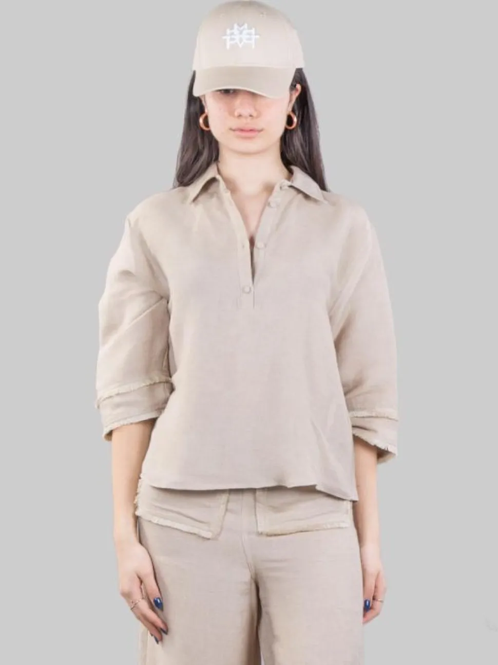 CAMICIA POLO SABBIA IN MORBIDO TESSUTO LINO E VISCOSA CON FRANGE