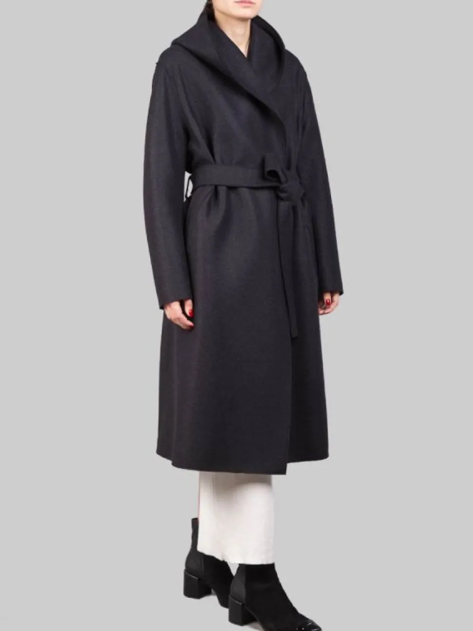 CAPPOTTO LUNGO NERO "A VESTAGLIA" IN LANA VERGINE PRESSATA CON CINTURA