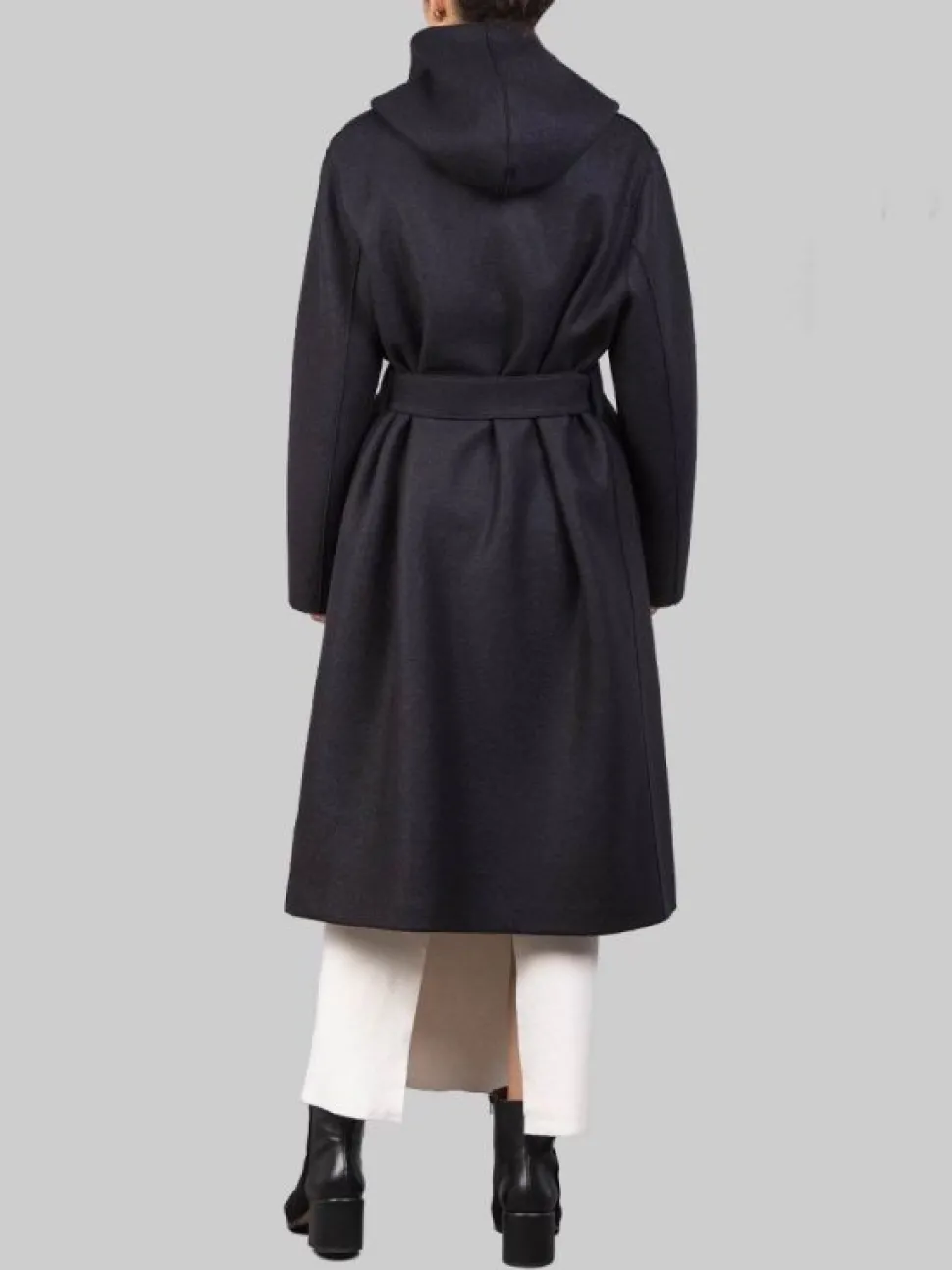 CAPPOTTO LUNGO NERO "A VESTAGLIA" IN LANA VERGINE PRESSATA CON CINTURA