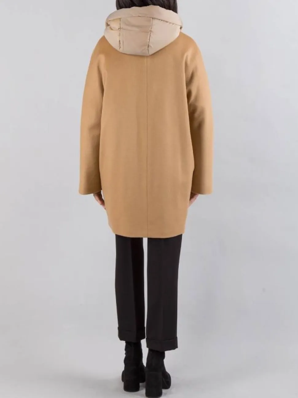 CAPPOTTO OVERSIZE IN PANNO CAMMELLO CON IMBOTTITURA PARZIALE E CAPPUCCIO