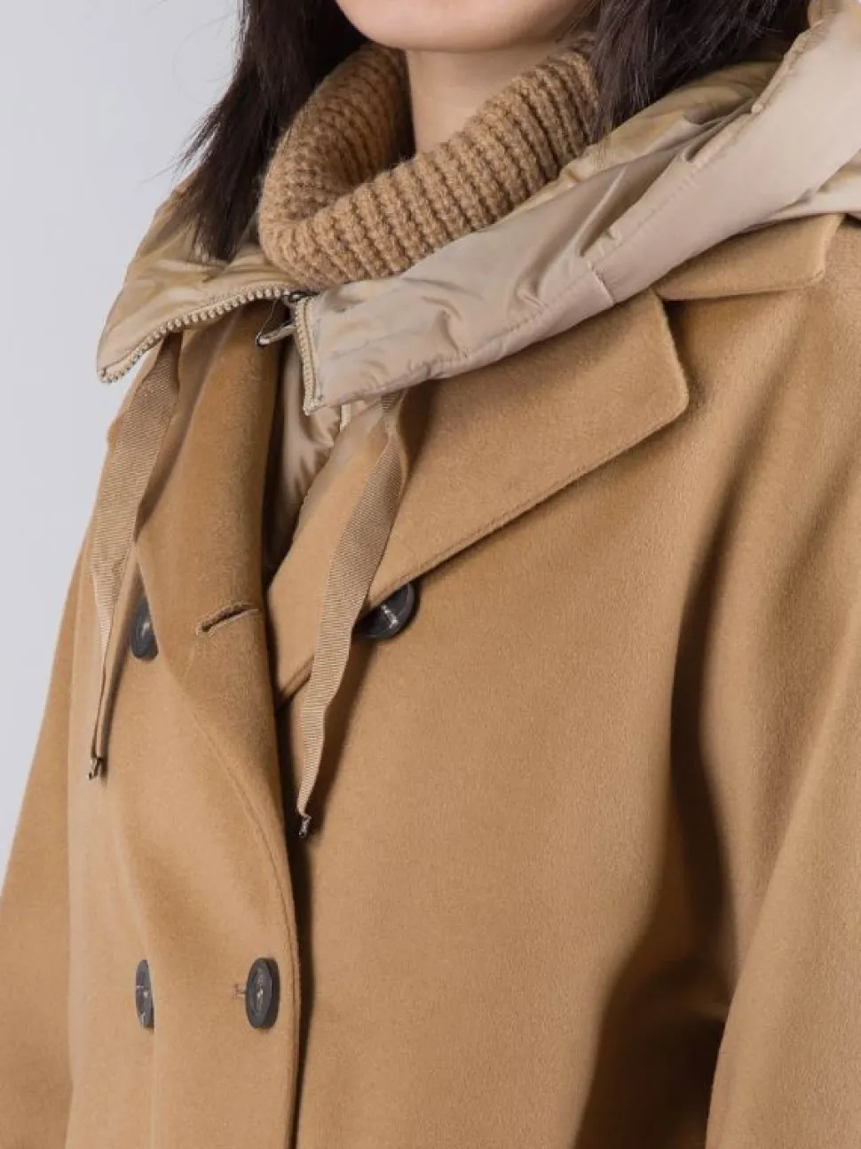 CAPPOTTO OVERSIZE IN PANNO CAMMELLO CON IMBOTTITURA PARZIALE E CAPPUCCIO