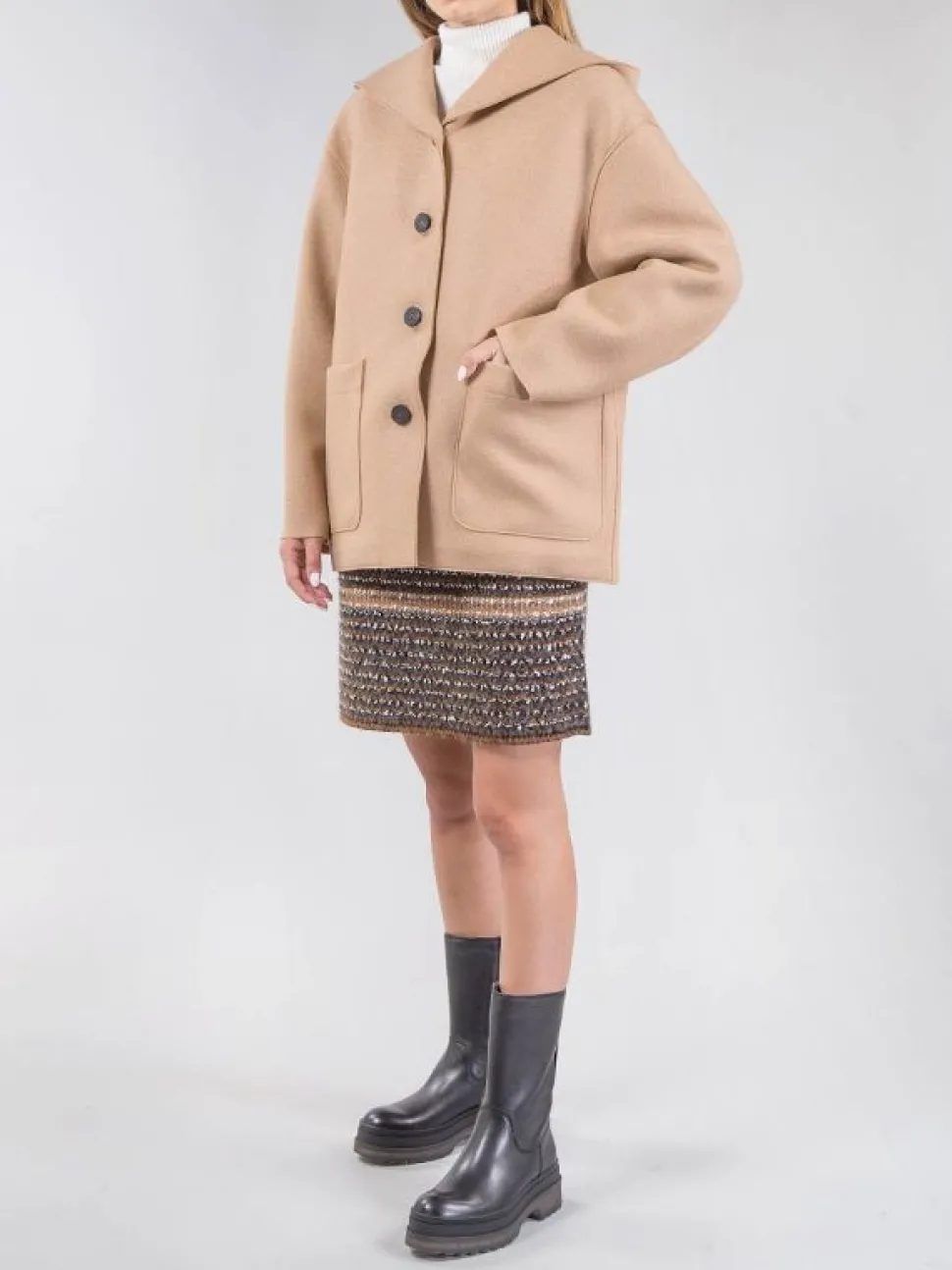 GIACCA IN LANA VERGINE CON CAPPUCCIO