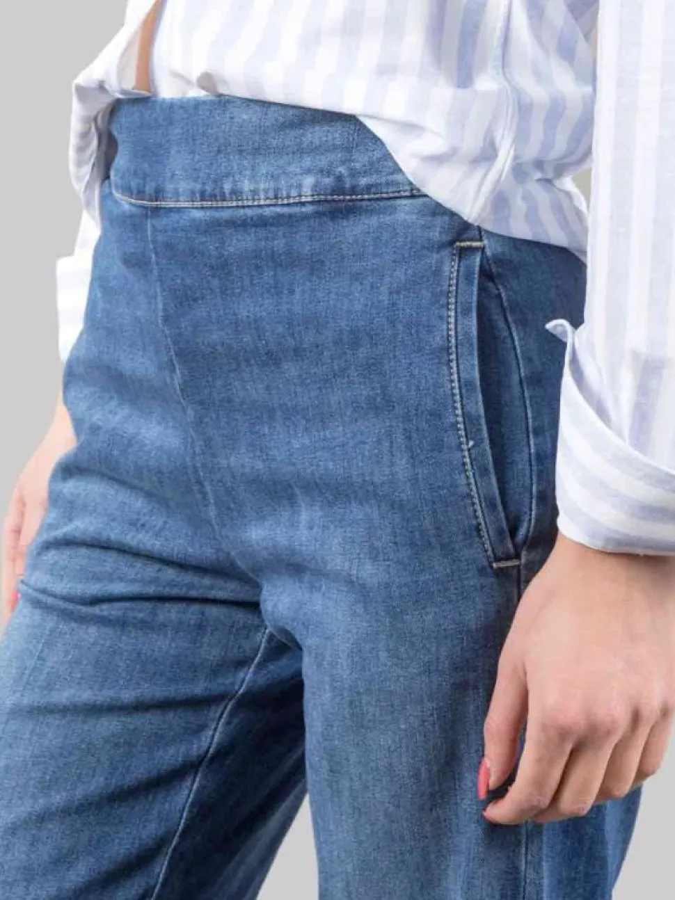 JEANS RELAXED IN COTONE ELASTICIZZATO CON ELASTICO IN VITA