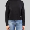 MAGLIA DOLCEVITA NERA IN LANA CON RUCHE DECORATIVA SULLA SPALLA
