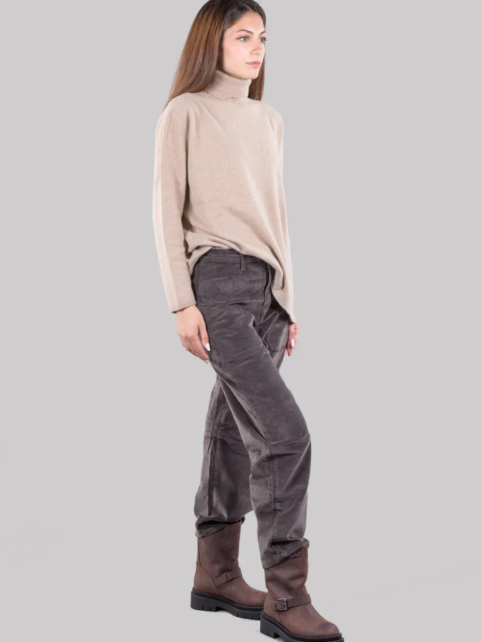 Pantaloni carrot
