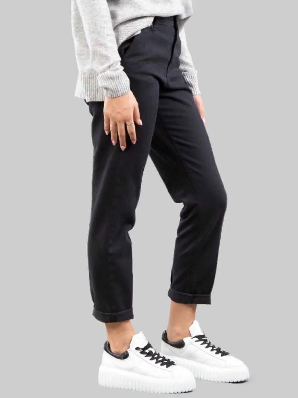 PANTALONI CHINO RELAXED NERI IN TESSUTO ELASTICIZZATO