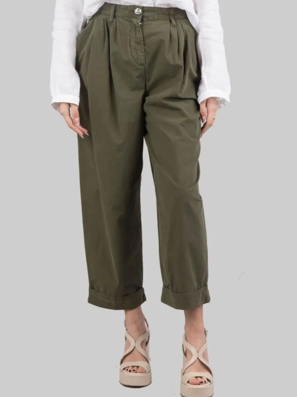 PANTALONI CROPPED IN MORBIDO COTONE A VITA ALTA CON PINCES