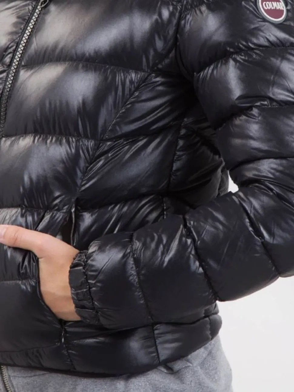 PIUMINO CON CAPPUCCIO IN NYLON TECNICO LUCIDO