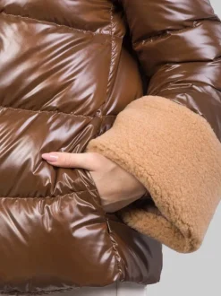 PIUMINO MODELLO CAPPA MARRONE CON POLSINI EFFETTO SHEARLING