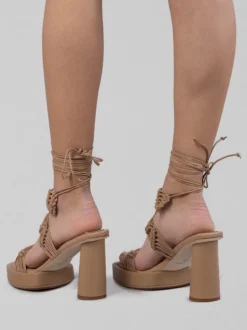 SANDALI ALTI IN PELLE INTRECCIATA