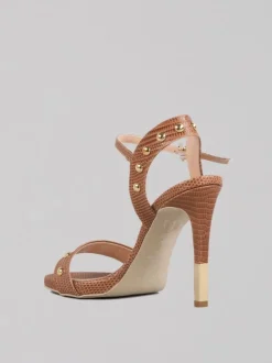SANDALI IN PELLE EFFETTO COCCO CON BORCHIE CIRCOLARI ORO