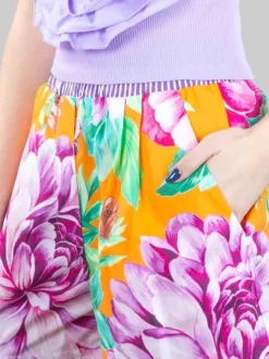 SHORTS IN COTONE A FANTASIA RIGHE E FIORI CON ELASTICO IN VITA