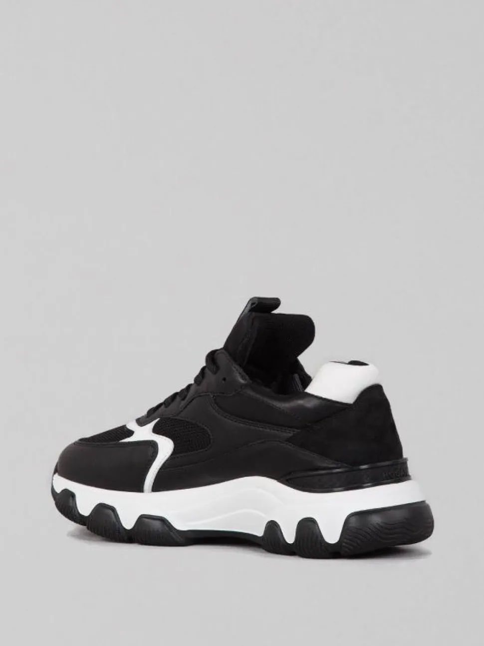SNEAKER HYPERACTIVE NERA CON DETTAGLI IN BIANCO