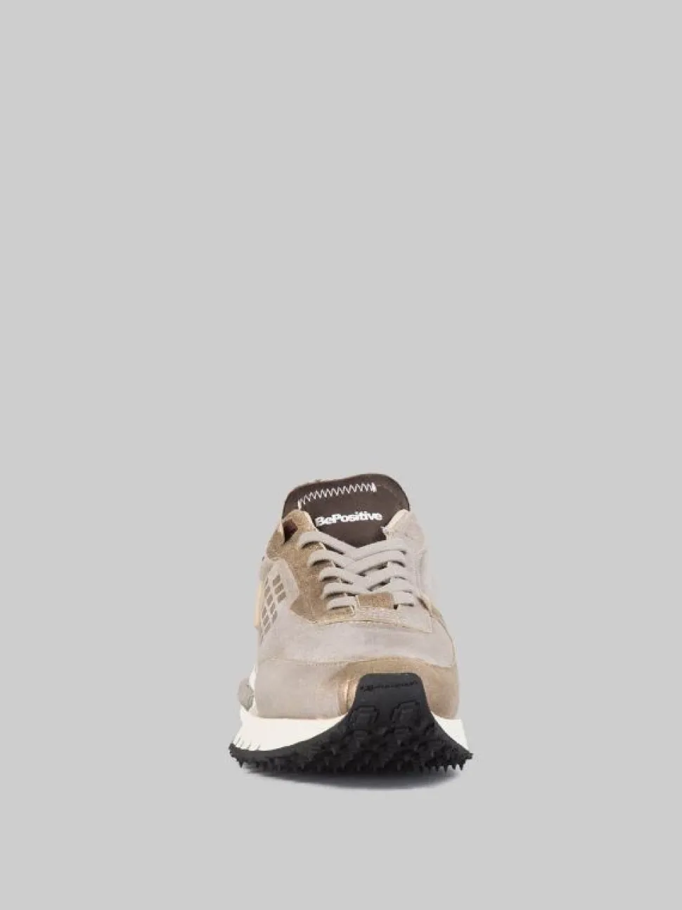 SNEAKER IN PELLE METALLIZZATA CON EFFETTO SFUMATO REALIZZATA A MANO