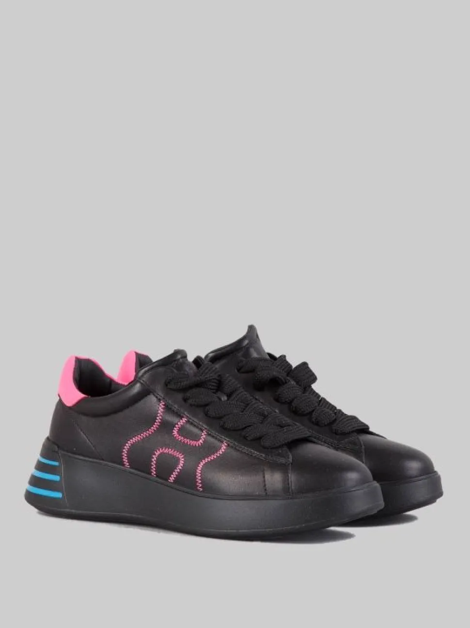 SNEAKER REBEL IN PELLE LISCIA NERA CON DETTAGLI FUXIA E AZZURRO