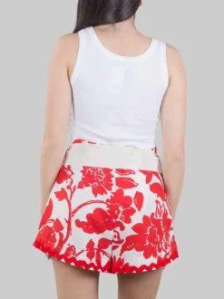 TOP CORTO SMANICATO BIANCO CON PIUME DI STRUZZO