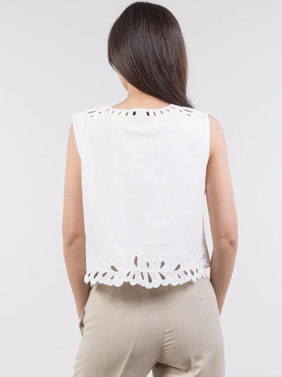Top ricamato