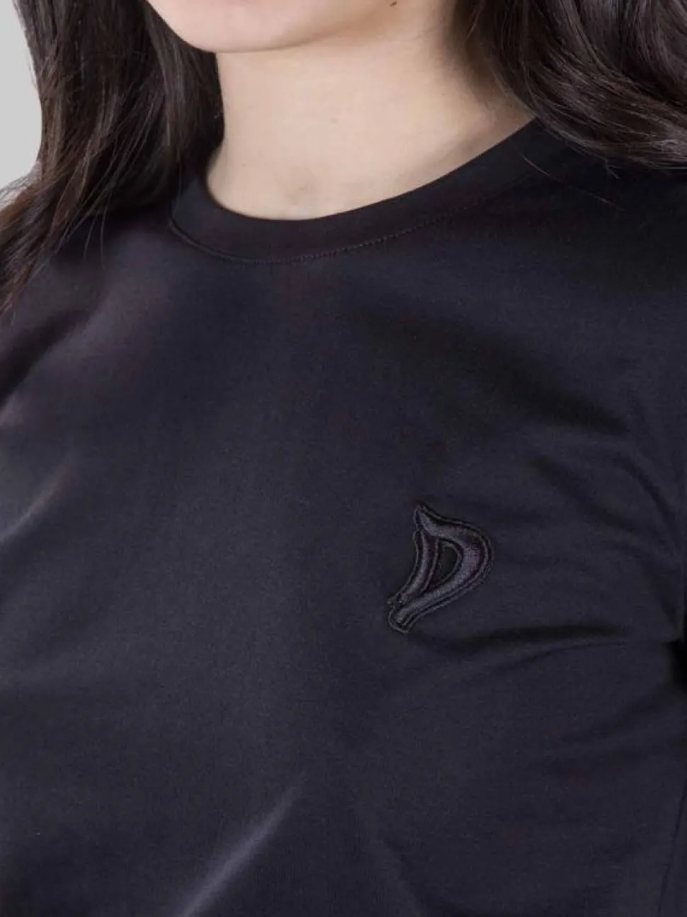 T-SHIRT NERA GIROCOLLO CON LOGO RICAMATO